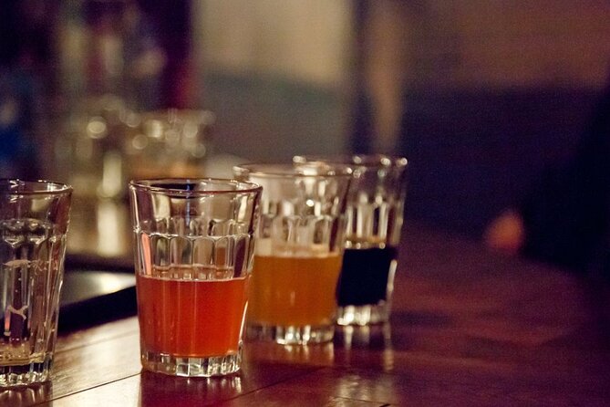 Edinburgh: Pubs & History Walking Tour with Beer Tasting - The guides make the biggest difference