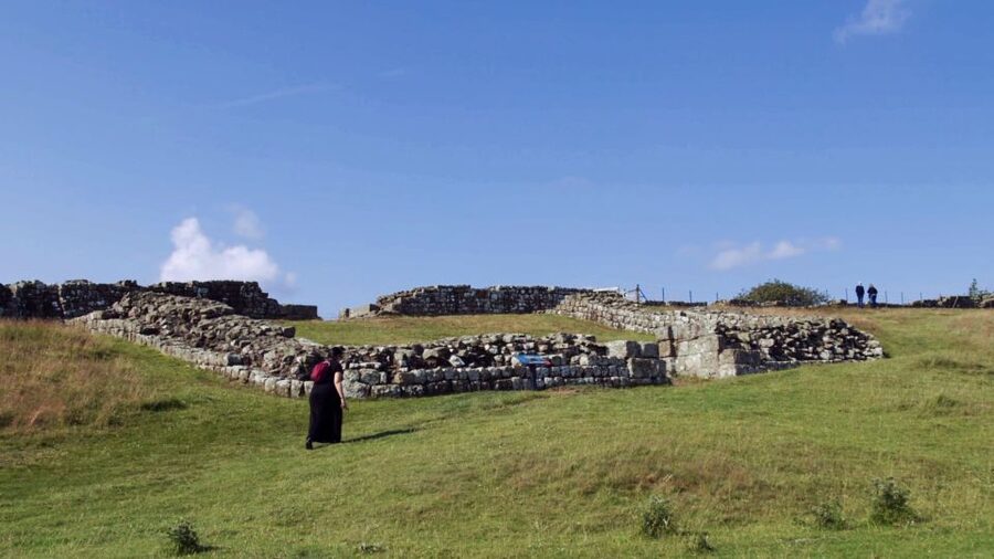 Edinburgh: Rosslyn Chapel and Hadrian's Wall Tour in Spanish - Key points at a glance