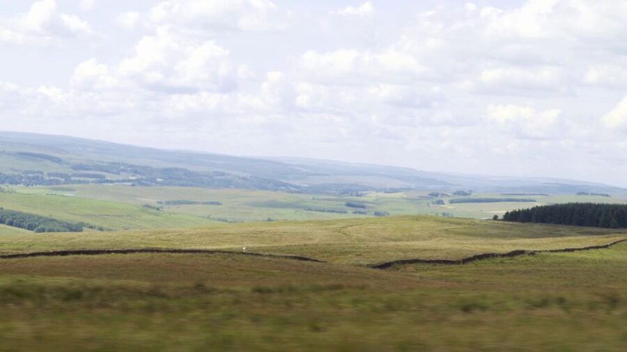 Edinburgh: Rosslyn Chapel and Hadrian's Wall Tour in Spanish - Through the Lowlands toward Jedburgh