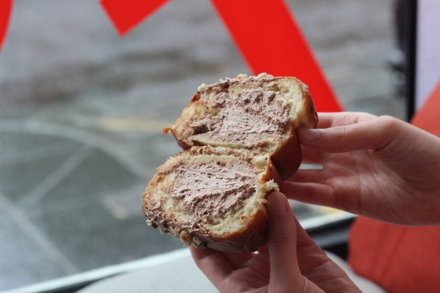 Edinburgh: Royal Mile Donut Tour with Donut Tastings - A family bakery and classic Scottish pastries