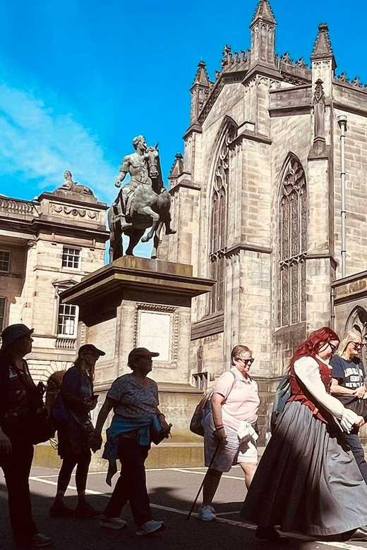 Edinburgh: Royal Mile Old Town Walking Tour - Key points at a glance