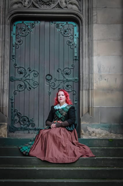 Edinburgh: Royal Mile Old Town Walking Tour - Starting under the crown at St Giles’ Cathedral