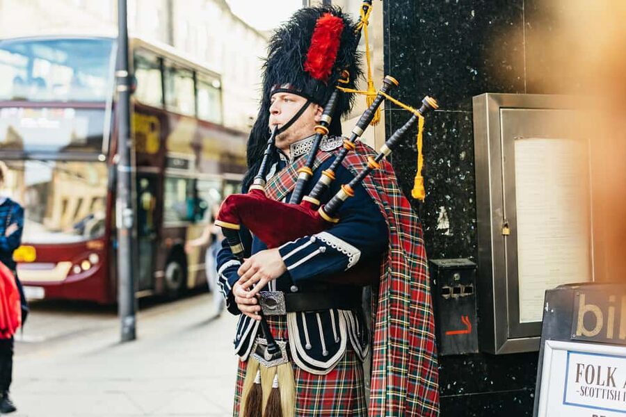 Edinburgh: Scottish Dinner and Folk Music Experience - Three courses with a Scottish accent