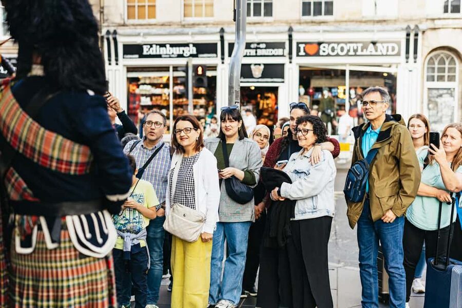 Edinburgh: Scottish Dinner and Folk Music Experience - The whisky toast at the end