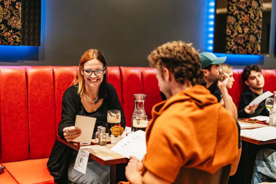 Edinburgh: Scottish Dinner and Folk Music Experience - Who should book this experience?