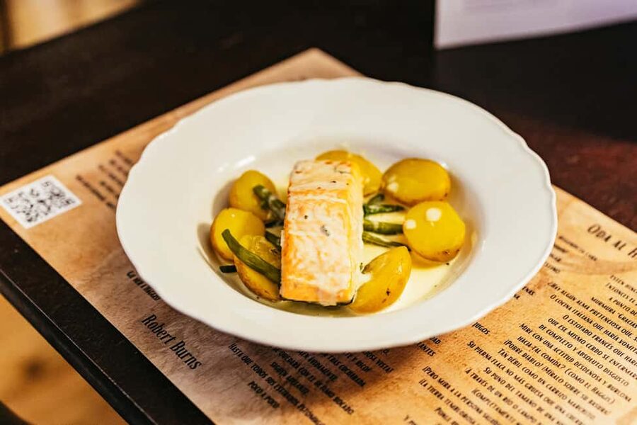 Edinburgh: Scottish Dinner and Folk Music Experience - Should you book the Scottish Dinner and Folk Music Experience?