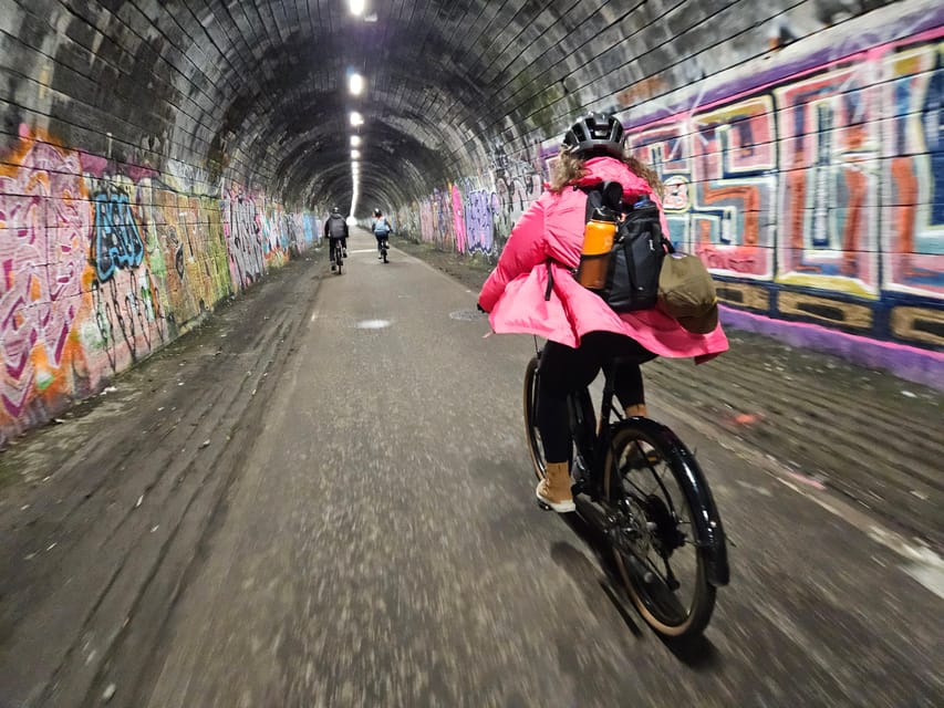 Edinburgh: Sightseeing Bike Tour - Stories that give the ride its shape