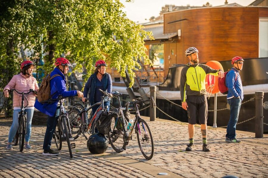 Edinburgh: Sightseeing Bike Tour - How safe and social is the group?