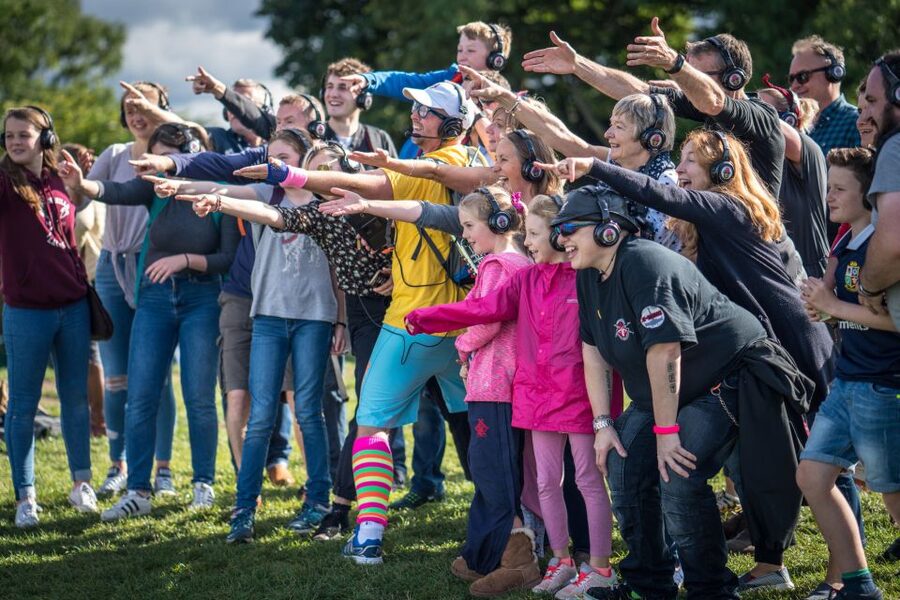 Edinburgh: Silent Disco Adventure Tour - The music, headphones, and guided routines