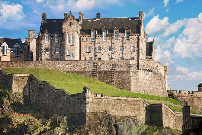 Edinburgh Skip-the-Ticket-Line Castle Walking Tour - Your independent time is a major advantage