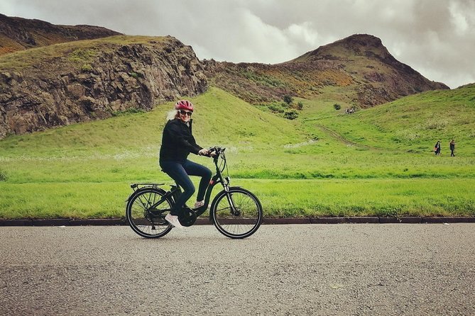 Edinburgh Sky to Sea Bike or E-Bike Tour with Transfer by TBC - Holyrood, Parliament, and the climb toward Arthur’s Seat