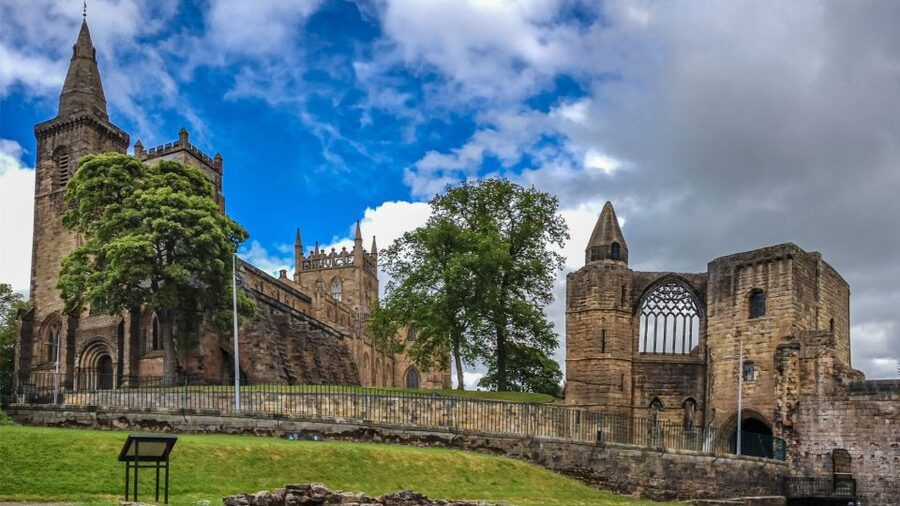 Edinburgh: St Andrews, Dunfermline Abbey and Fife Coast Tour - A breath of sea air on the Fife coast
