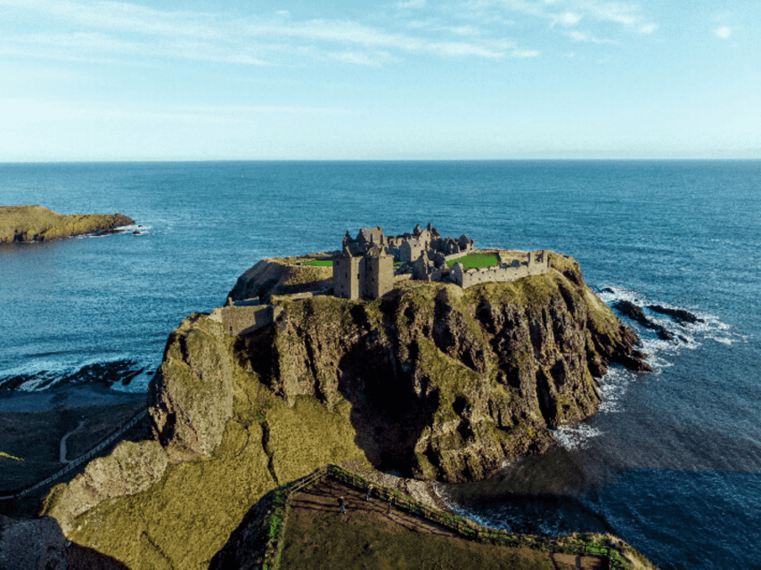 Edinburgh: St Andrews, Dunnottar Castle & Falkland Tour - Falkland, the village used as Inverness