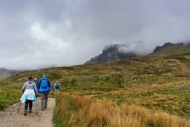 Edinburgh: Stirling Castle & Loch Lomond Private Luxury Day Tour - The guide can make or break the day