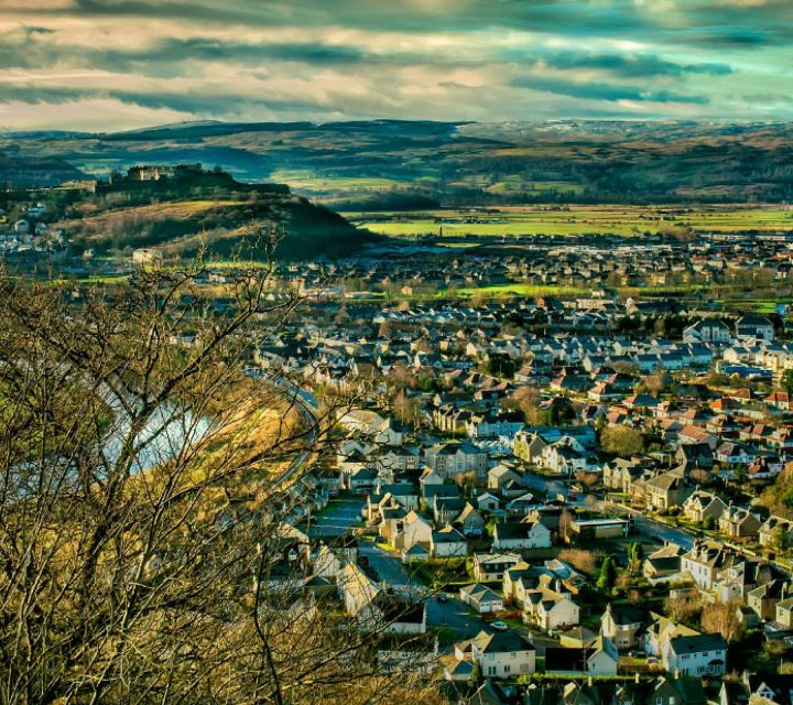 Edinburgh: Stirling, Whisky and St Andrews Tour in Spanish - Transport, timing, and the $71 price