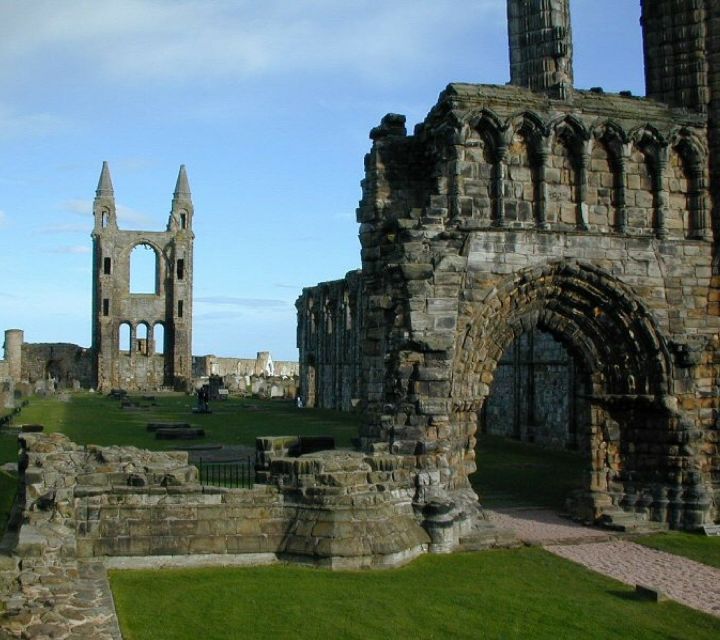Edinburgh: Stirling, Whisky and St Andrews Tour in Spanish - Who should book this day trip