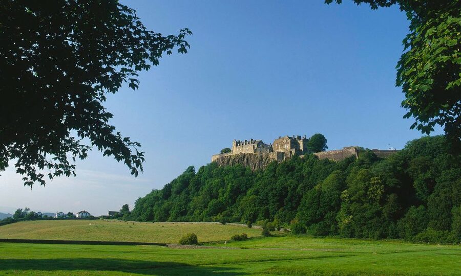 Edinburgh: Stirling, Whisky & St Andrews Tour in Italian - Stirling Castle and the hour above the town