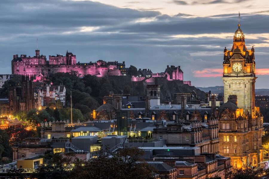Edinburgh: The Dark Side Walking Tour - Murder, Mary Queen of Scots, and the danger of old politics