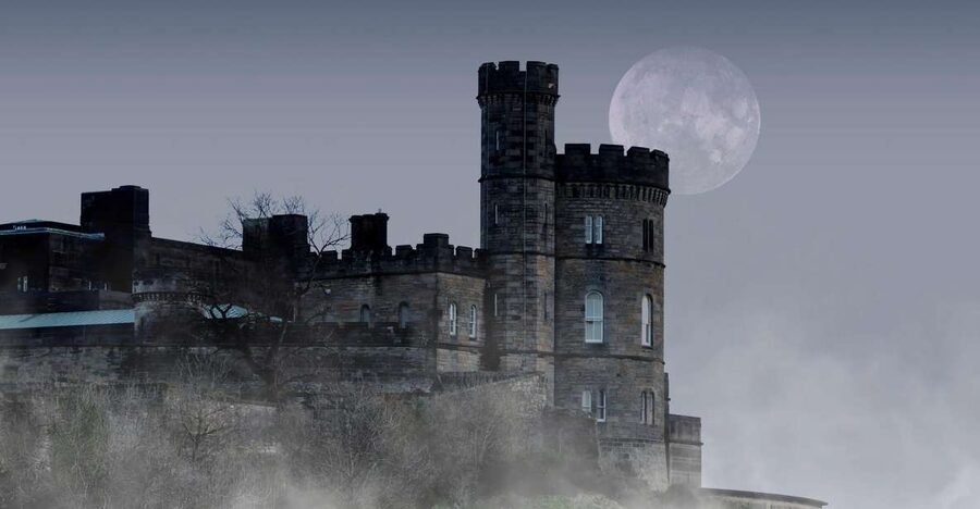 Edinburgh: The Dark Side Walking Tour - Starting on the Royal Mile at Stevenlaw’s Close