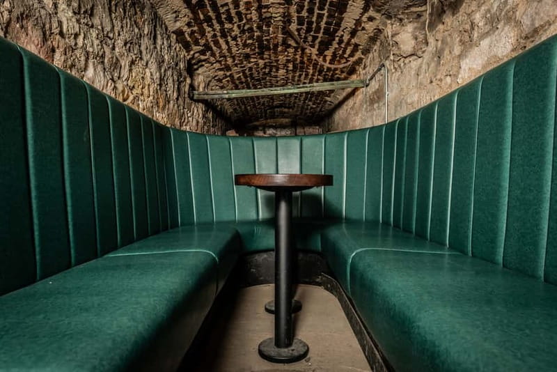 Edinburgh: The Lost Close Underground Scotch Whiskey Tasting - Starting behind the Mercat Cross