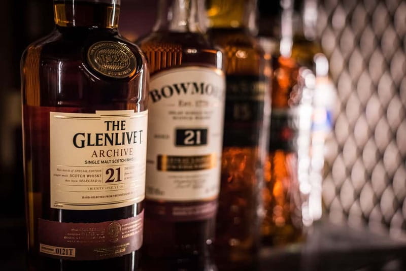 Edinburgh: The Lost Close Underground Scotch Whiskey Tasting - Choosing between standard, intermediate, and high-end