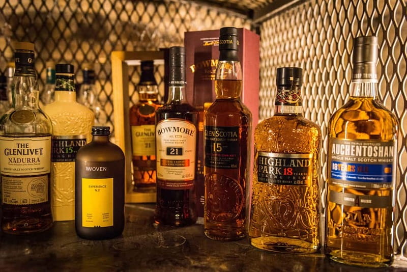 Edinburgh: The Lost Close Underground Scotch Whiskey Tasting - The guides are central to the experience
