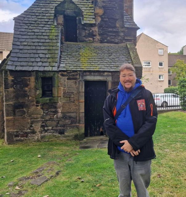 Edinburgh: The Mary Queen of Scots Guided Walking Tour - Following Mary from Holyrood Palace
