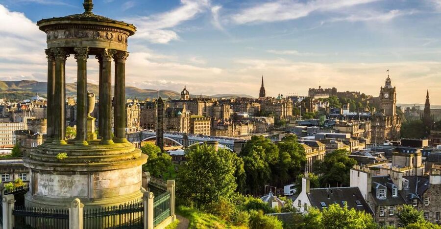 Edinburgh: The Royal City Tour from London - A long train ride for a short Scottish visit