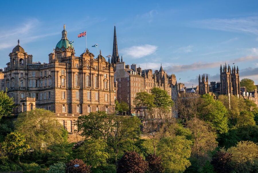 Edinburgh: The Royal City Tour from London - Edinburgh Castle deserves first claim on your afternoon