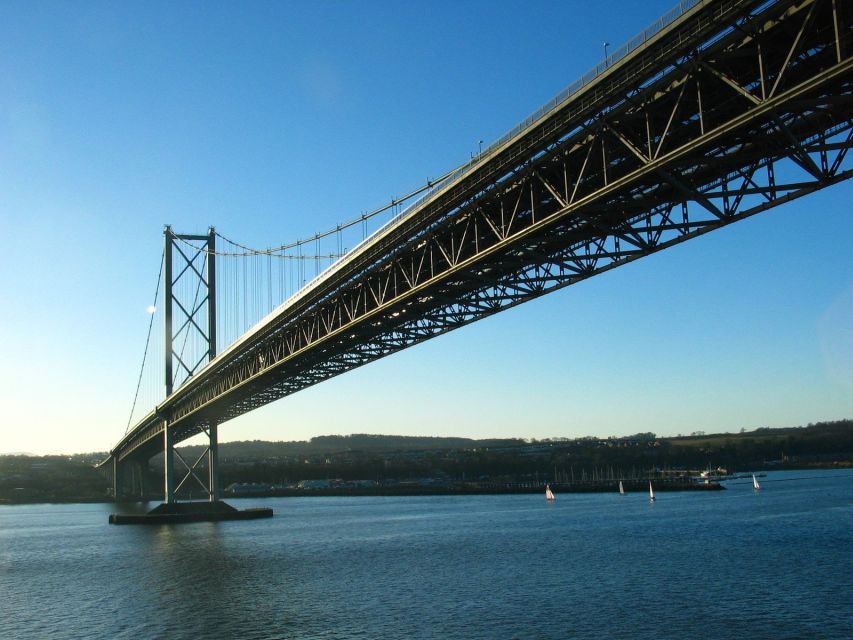 Edinburgh: The Royal City Tour from London - Finding your way from Waverley to the city sights