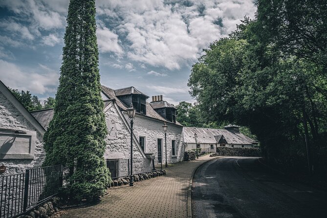Edinburgh: The Ultimate Whisky Experience Tour - Dewar’s Aberfeldy: a polished first lesson