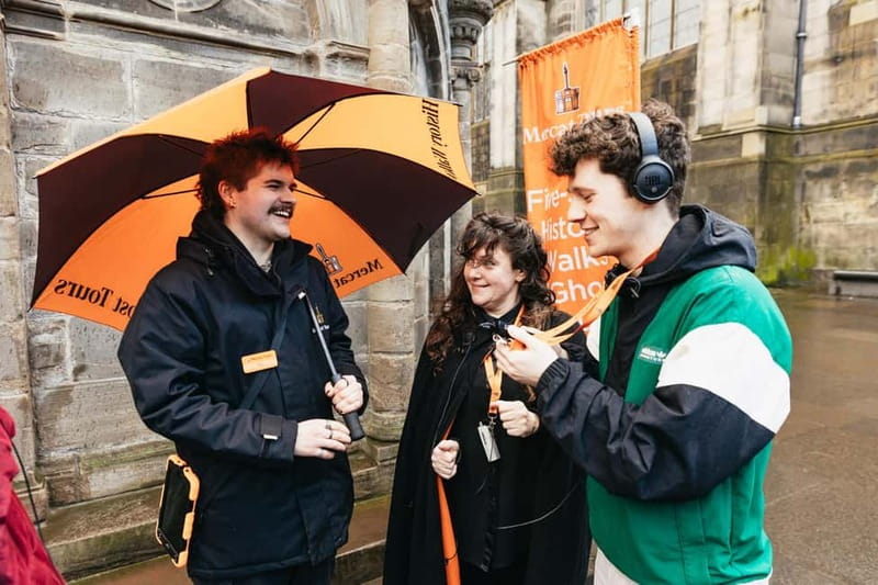 Edinburgh: Underground Vaults Evening Ghost Tour with Whisky - Why the guide matters more than the props