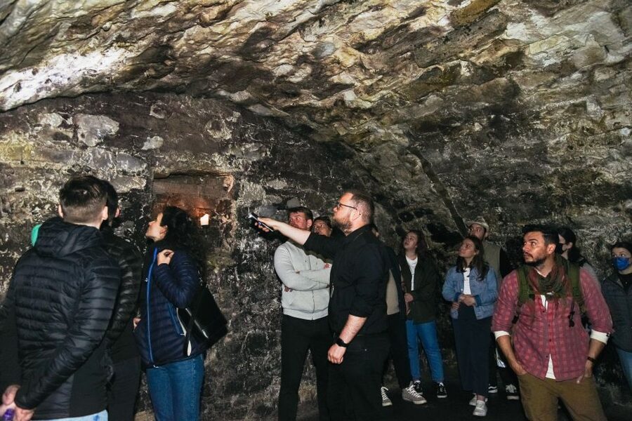 Edinburgh: Underground Vaults Tour - Ghost stories in a real setting