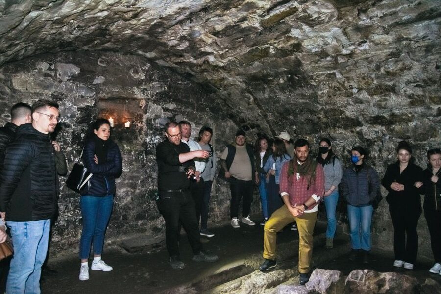 Edinburgh: Underground Vaults Tour - The torture exhibition option