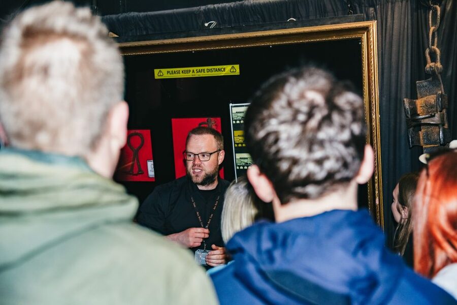 Edinburgh: Underground Vaults Tour - Guides make or break the hour