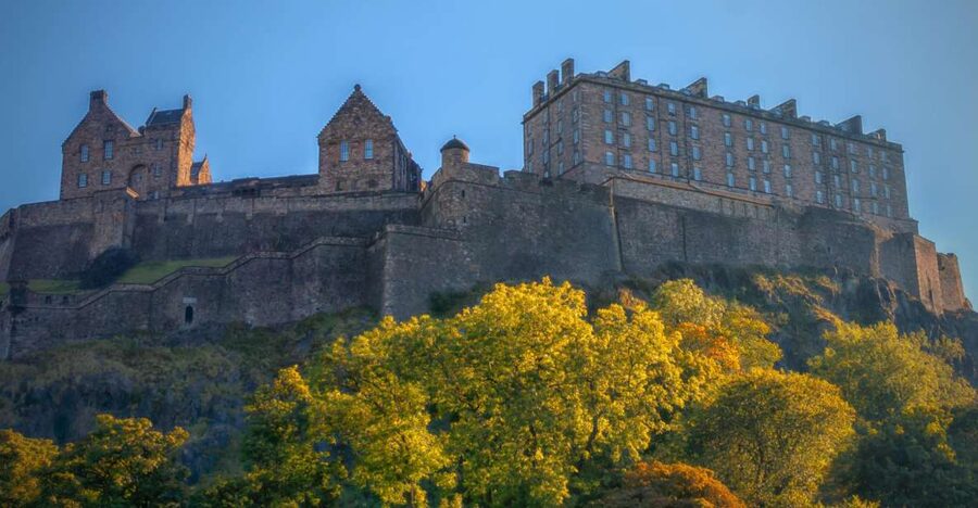 Edinburgh Welcome Tour: Private Tour with a Local - What your local guide can tailor