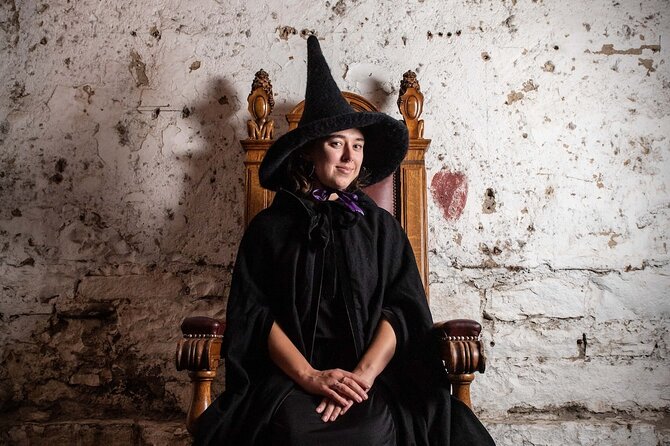 Edinburgh: Witches & Haunted History Walking Tour - Edinburgh Castle from the witch-story angle