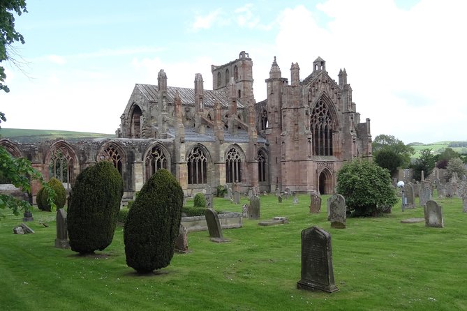 From Edinburgh: 1-day Outlander Tour - attractions included - Two very different Outlander routes