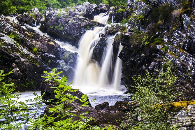 From Edinburgh: 5-Day Isle of Skye, Oban, & Highlands Tour - The vehicle, group size, and daily pace