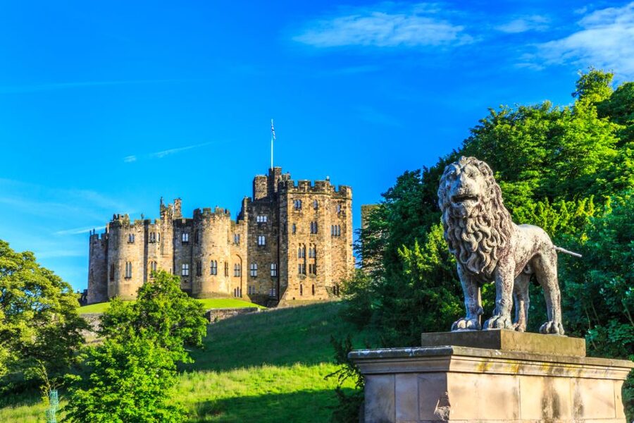From Edinburgh: Alnwick Castle and Scottish Borders Tour - Is the minicoach worth the $129 price?