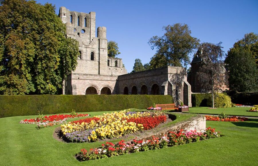 From Edinburgh: Alnwick Castle and Scottish Borders Tour - Kelso and the ruins of a border abbey