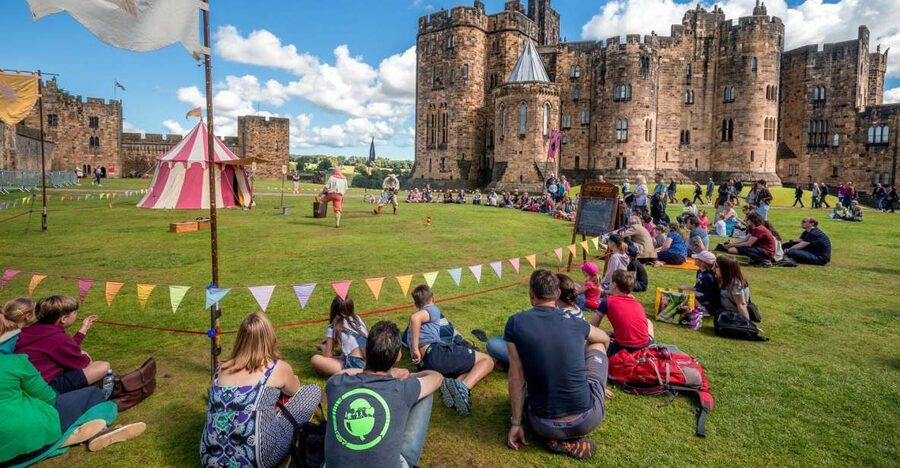 From Edinburgh: Day Trip to Bamburgh and Alnwick Castle - Key points to know