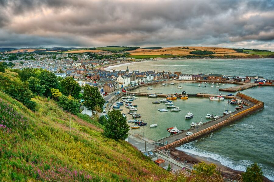 From Edinburgh: Glamis and Dunnottar Castles Tour in Italian - Who should book this day out?
