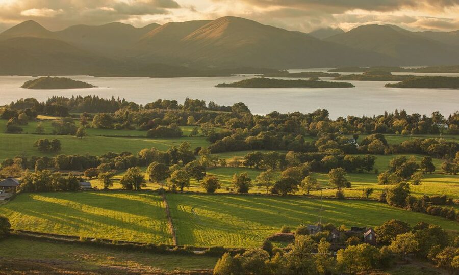 From Edinburgh: Glasgow & Scottish lakes Spanish Tour - Seeing Glasgow from the vehicle