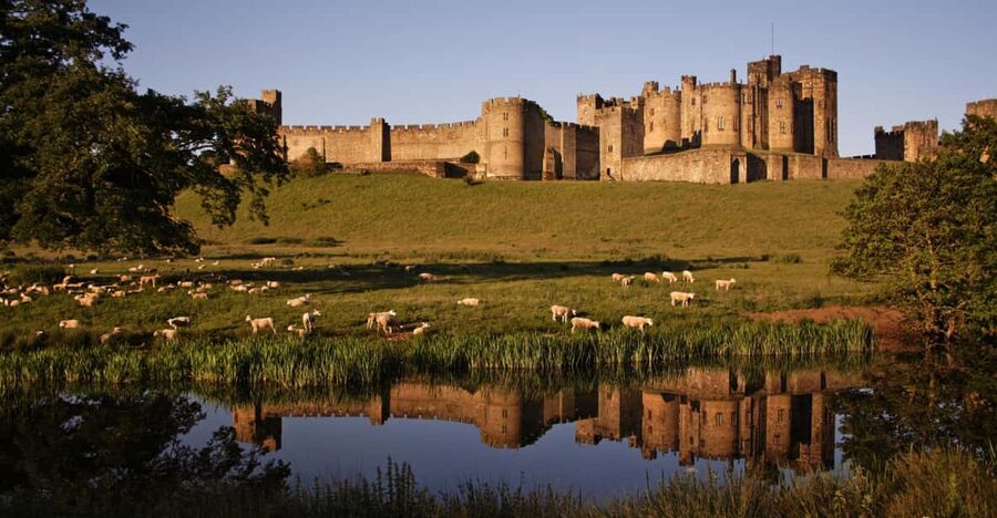 From Edinburgh: Holy Island, Alnwick Castle & Northumbria - Lunch and free time in Alnwick