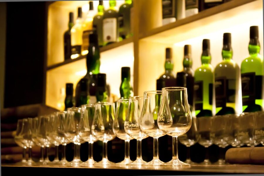 From Edinburgh: Islay and The Whisky Coast 4-Day Tour - Why Islay works so well for a four-day whisky trip