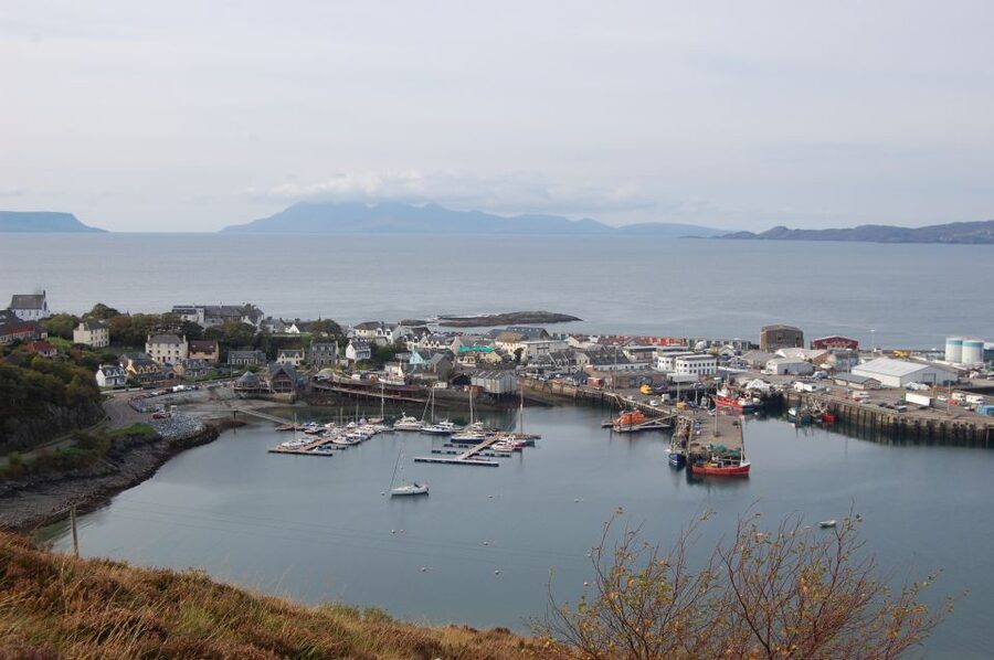 From Edinburgh: Isle of Skye and Hogwarts Express 4-Day Trip - Accommodation, meals, and packing