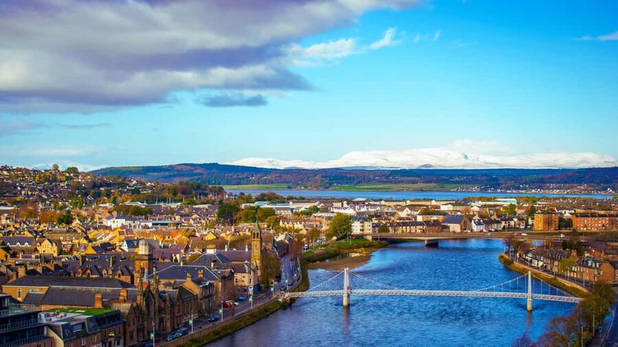 From Edinburgh: Loch Ness and Highlands Tour in Spanish - Who should book this tour?