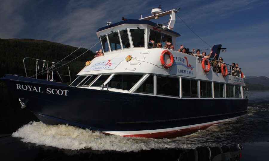 From Edinburgh: Loch Ness and Highlands Tour in Spanish - Fort Augustus and the Loch Ness choice