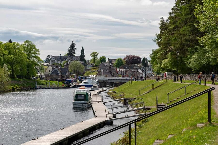 From Edinburgh: Loch Ness and Highlands Tour in Spanish - Why the Spanish guide can make or break the day